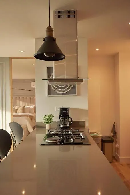 Go Living Suites: Your Medellin Retreat Lägenhet
