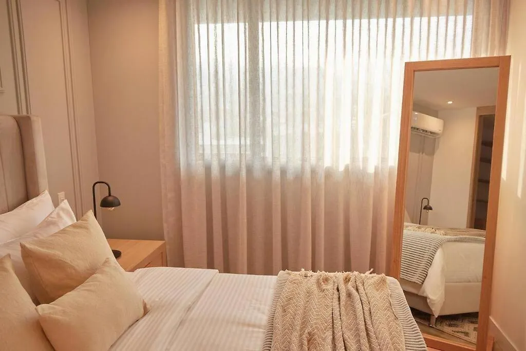 Go Living Suites: Your Medellin Retreat 0*,  콜롬비아